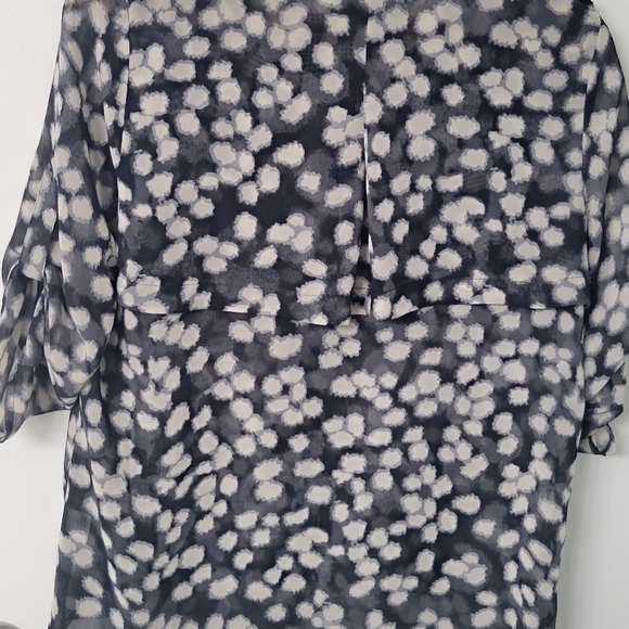 Women's Quintessential Black & Grey Roll Tab Sleeve Sheer Blouse Size Medium - Picture 11 of 13